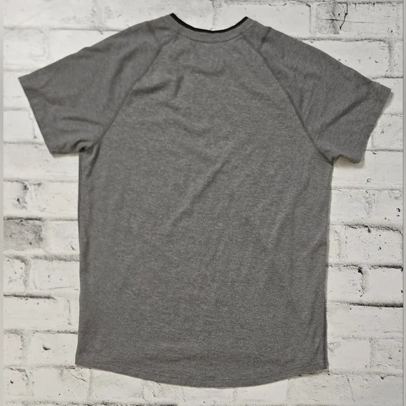 Puma Men’s Grey Graphic Logo T-Shirt Size L Short Sleeve Athleisure - Picture 6 of 8